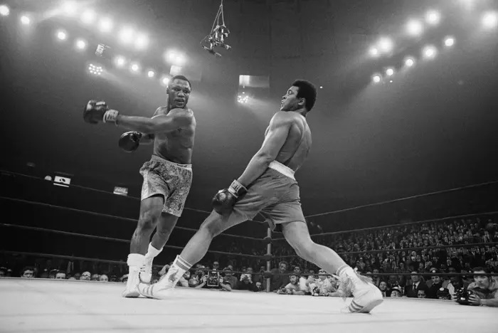 Photo of Ali slipping a punch